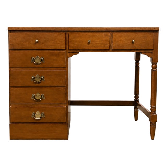Late 20th Century Ethan Allen Heirloom Nutmeg Maple CRP Custom Room Plan 40" Student Desk For Sale
