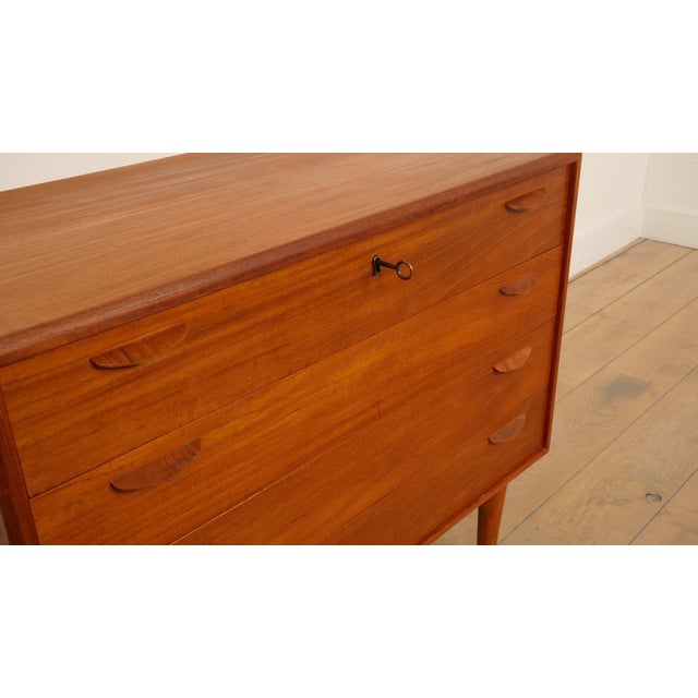 Wood Vintage Danish Chest of Drawers in Teak, 1960 For Sale - Image 7 of 12