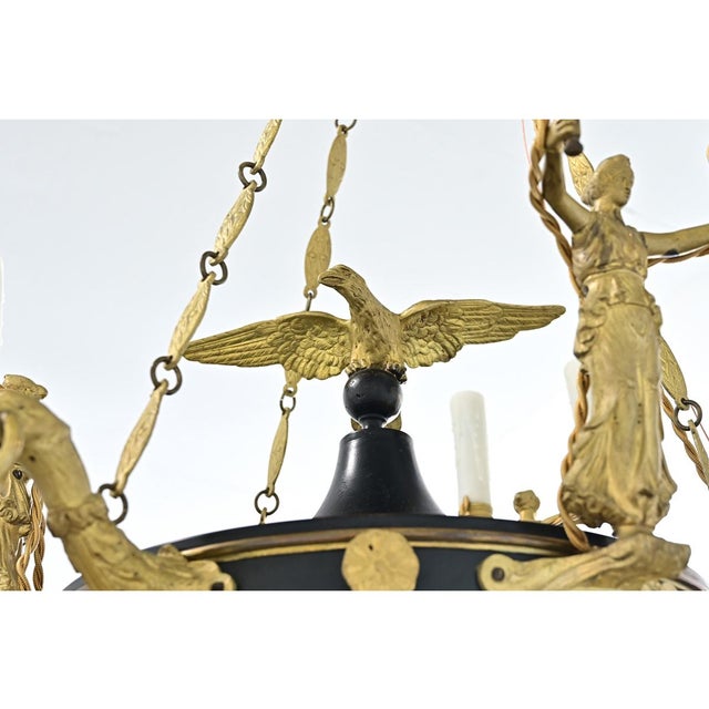 French Early 19th Century French Empire Quality Brass and Tole Chandelier For Sale - Image 3 of 12