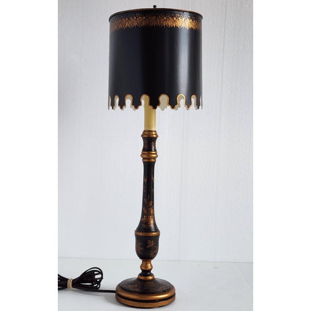 Chinoiserie Vintage Chinoiserie Style Tole Painted & Wood Table Lamp For Sale - Image 3 of 12