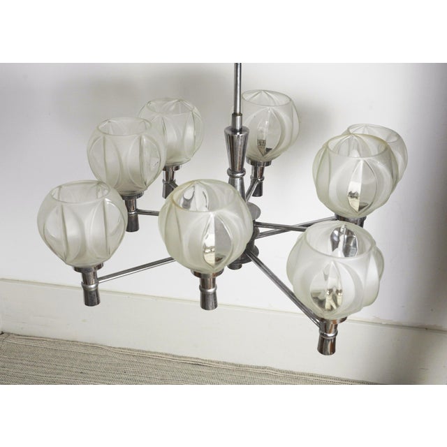 Modern Mid-Century Space Age Sputnik 8-Light Chandelier in Chrome and Faceted Glass Globes, 1970s For Sale - Image 3 of 15