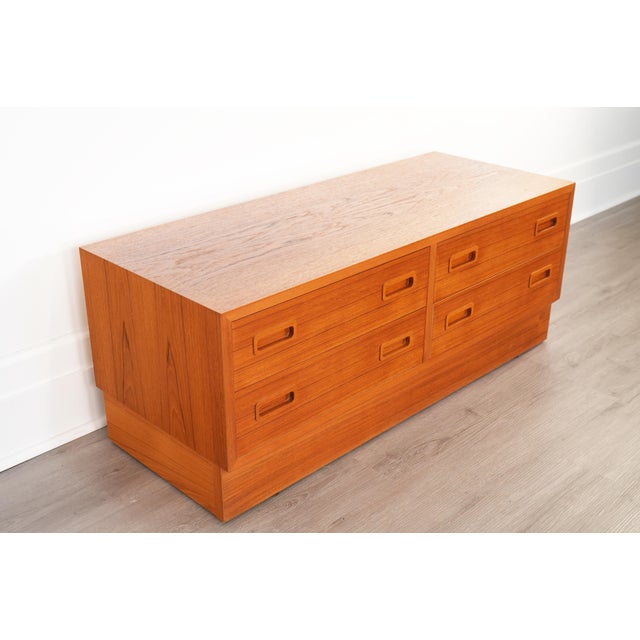 Mid 20th Century Danish Teak 4-Drawer Cabinet by Hundevad For Sale - Image 5 of 8