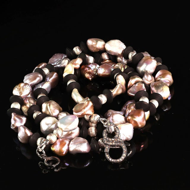 Long and Silvery Pearls and Black Onyx Necklace For Sale In Raleigh - Image 6 of 11