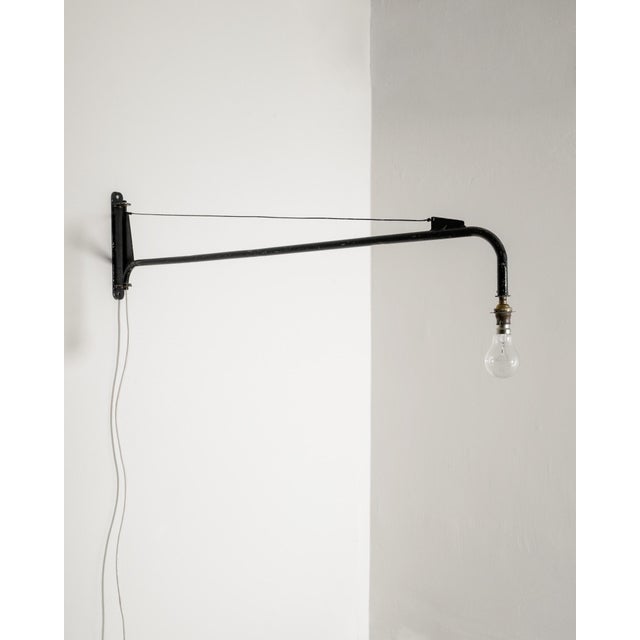Jean Prouvé Mid-Century Modern French Black Metal Jib Potence Wall Lamp by Jean Prouvé, 1950s For Sale - Image 4 of 7