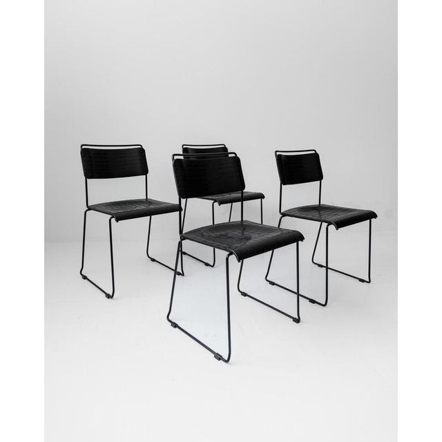 This vintage set of 4 dining chairs from the 1980s by Spilimbergo, Italy is a striking example of postmodern Italian...