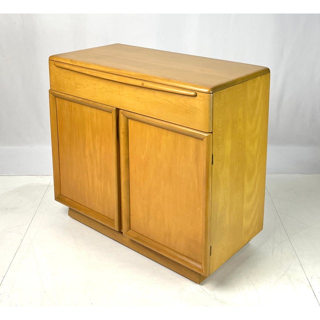 Mid-Century Modern Mid-Century Modern Heywood-Wakefield "Wheat" Solid Birch Credenza / Cabinet (Model M 541, Dated 1957) For Sale - Image 3 of 16