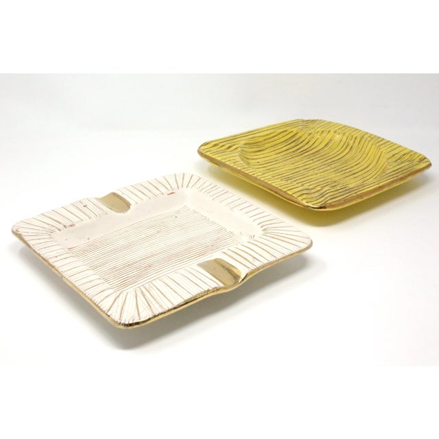 Mid-Century Modern Vintage Italian Square White/Gold and Yellow/Gold Ceramic Made in Italy Ashtrays - a Pair For Sale - Image 3 of 12