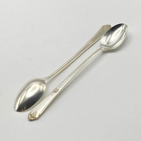 1940s Oneida Community Tudor Silverplate "Sweet Briar" 72-Piece Set (Service for 8 With Bonus Pieces and Wooden Chest) Vintage 1948 For Sale - Image 9 of 18