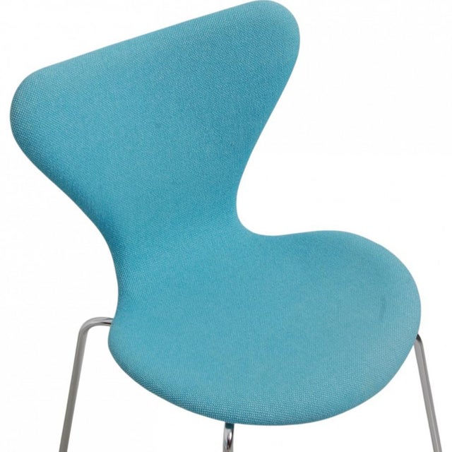 Seven Chairs in Blue Fabric by Arne Jacobsen, 1980s, Set of 6 For Sale - Image 6 of 18