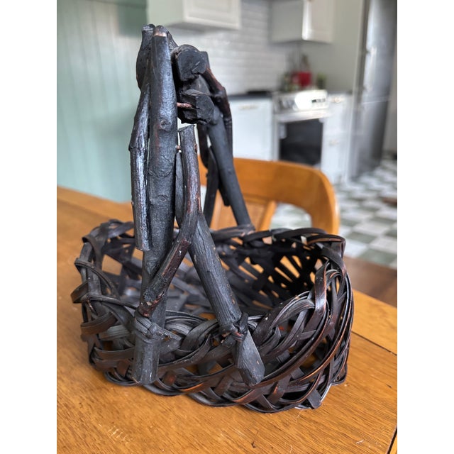 Antique Japanese Ikebana Hanakago Bamboo Flower Basket Natural Branch Handle Smoked Bamboo Meiji Taisho Era Wabi-Sabi Organic Modern For Sale - Image 9 of 14