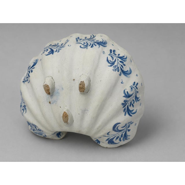 Spanish Tin-Glazed Shell-Form Basin Attr: Puente Del Arzobispo, Toledo 1790-1830 For Sale - Image 12 of 12