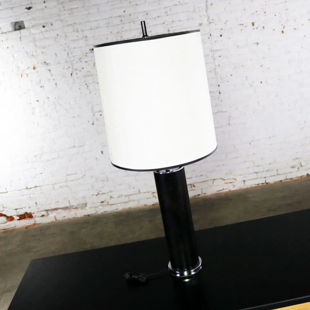 Mid 20th Century Chrome & Black Faux Leather International Style Cylindrical Table Lamp After Walter Von Nessen For Sale - Image 6 of 13