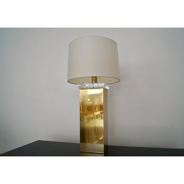 Milo Baughman Mid-Century Modern Brass & Lucite Table Lamp For Sale - Image 4 of 13