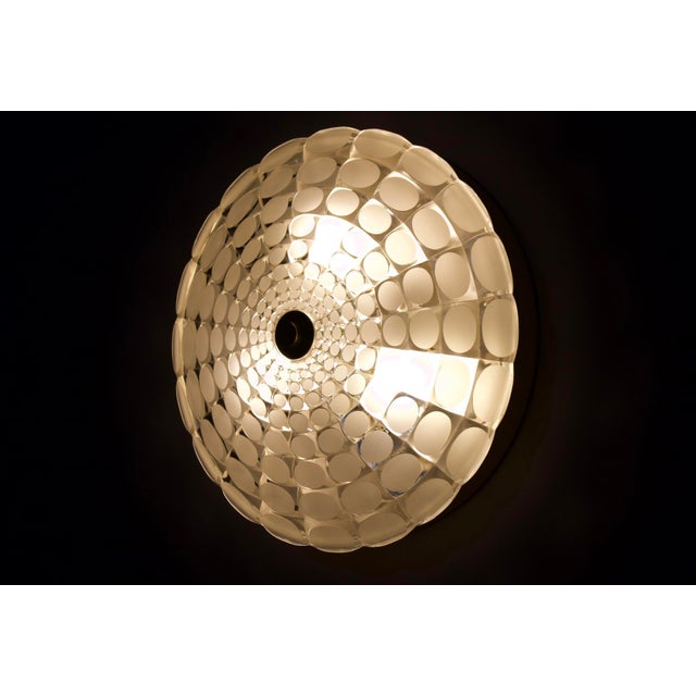 Wall or ceiling light, solid brass box covered with a glass dome with frosted concentric pattern. Work from the 70s, 3 e...