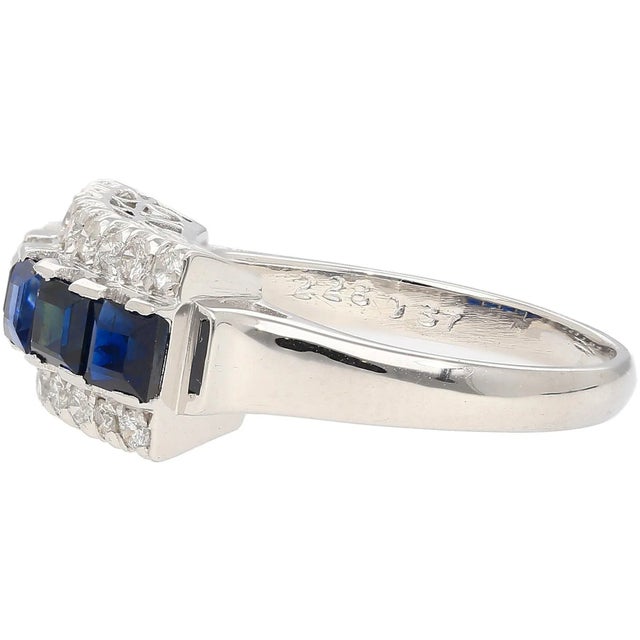 Late 20th Century Natural 2.28 Carat Blue Sapphire & Diamond Cluster 5 Stone Platinum Ring For Sale - Image 5 of 9