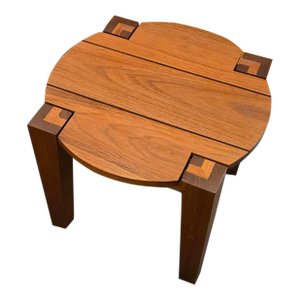 Íkonos Stool by Rob Edley Welborn