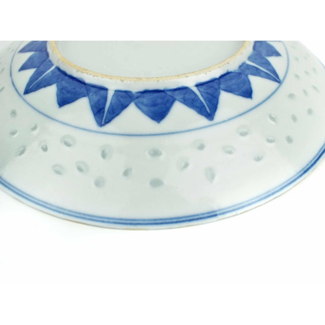 Early 20th Century Antique Hand Painted Chinese Blue and White Porcelain Plate With Rice-Grain Pattern For Sale - Image 6 of 8