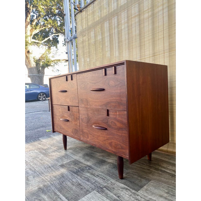 Jens Risom style this piece is a classic example of mid-century modern design, blending Scandinavian simplicity with...