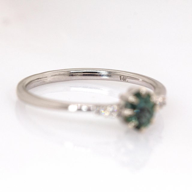 Teal Sapphire Ring With Earth Mined Diamond Accents Ring: Solid 14k Gold, Size 6.75 For Sale In Columbus - Image 6 of 7