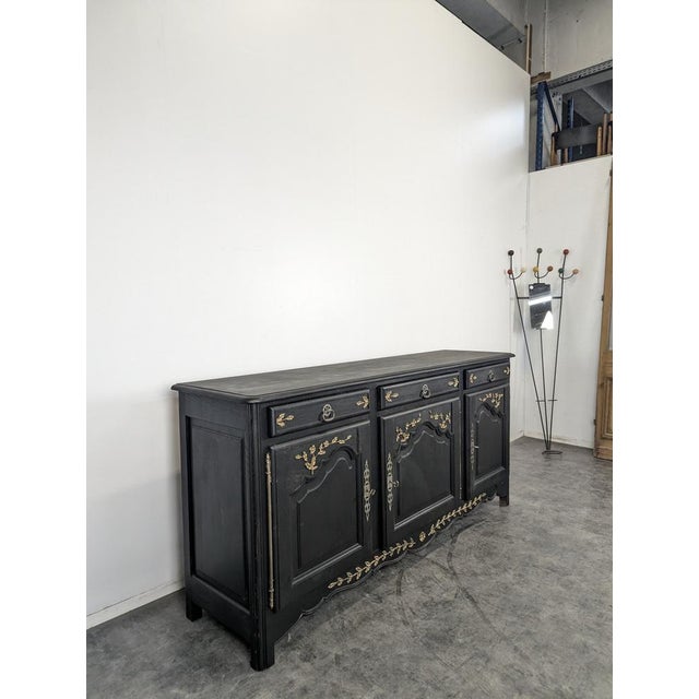 Rustic Sideboard with Black and Gilt Highlights, in Very Good conditions.