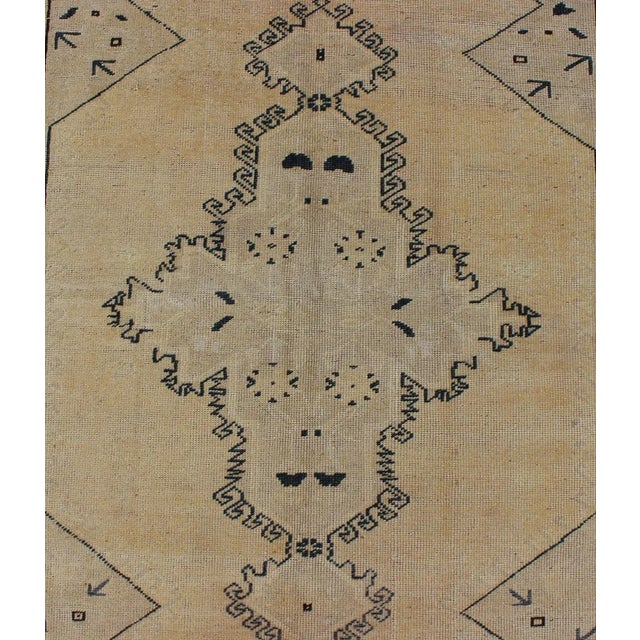 Vintage Oushak Rug With Soft Beige, Warm Taupe, and Deep Navy Blue Accents For Sale In Atlanta - Image 6 of 8