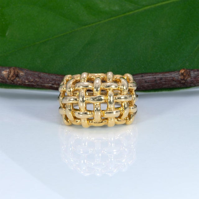 2020s Basket-Weave Estate Ring in Solid 14k Gold – Woven Gold Ring, Size 7 For Sale - Image 5 of 9