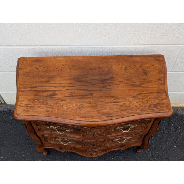 Mid 20th Century Vintage Henredon Louis XV Carved Walnut 2-Drawer Bombay Commode Chest For Sale - Image 5 of 11