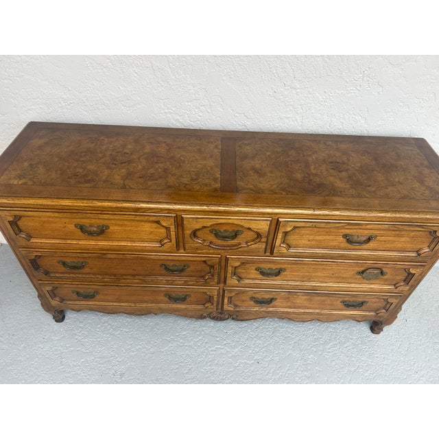 Baker Furniture Company Late 20th Century Baker Furniture French Burl Wood Top Seven Draw Dresser For Sale - Image 4 of 9