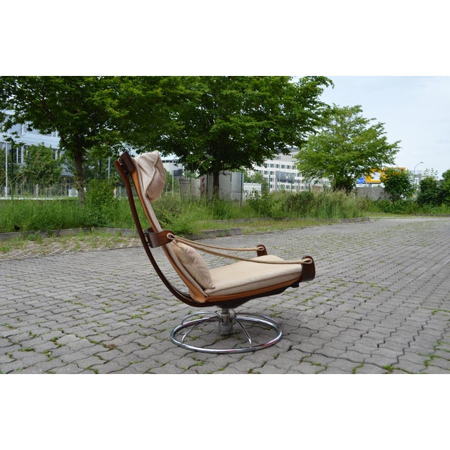 Leather Swivel Lounge Chair in Cognac and Ecru by Ake Fribytter for NELO, Sweden, 1970s For Sale - Image 6 of 18