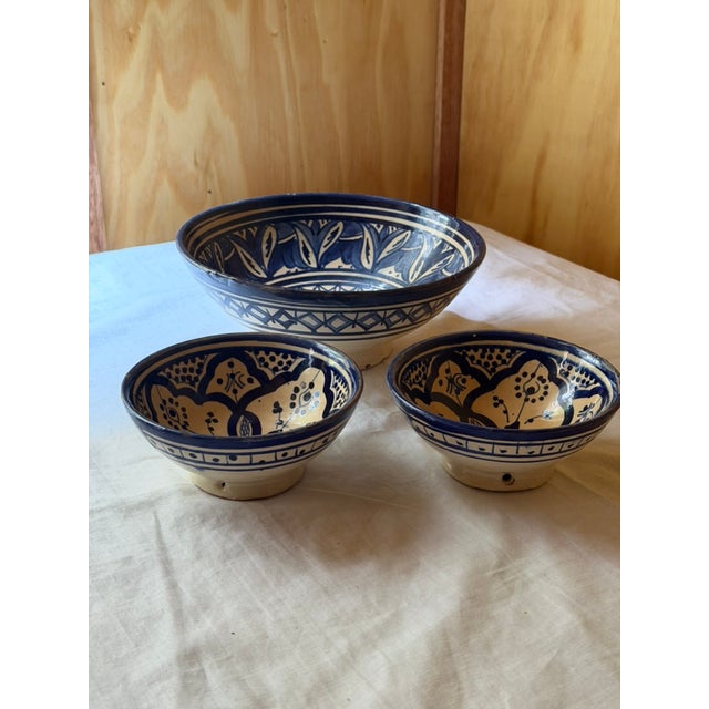 Vintage Moroccan Safi Pottery Nesting Bowl Set in Hand-Painted Cobalt Blue, 1950, Set of 3 For Sale - Image 9 of 17