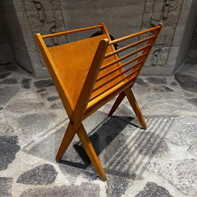 1960s Sculptural Folding Magazine Rack in Blonde Wood, Mid-Century 1960s For Sale - Image 5 of 10