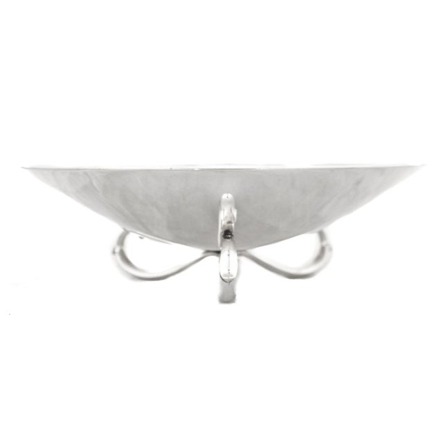 We are happy to offer you this sterling silver bowl by Wallace Silversmiths from the 1940’s. It has a sleek look with a...