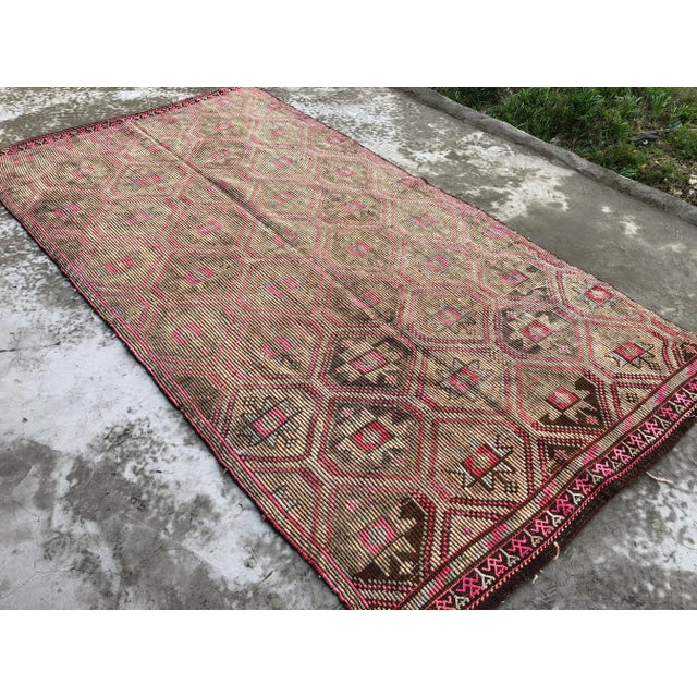 1960s 1960s Vintage Turkish Oushak Faded Floral Kilim Rug - 5′5″ × 9′10″ For Sale - Image 5 of 9