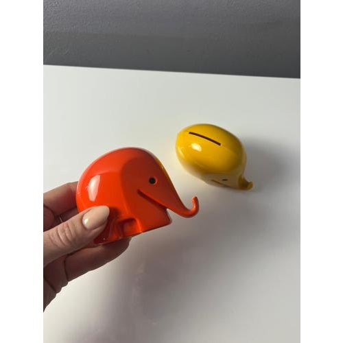 This set of two Drumbo piggy banks is a true design icon of the 1970s, designed by the legendary Luigi Colani. Originally...