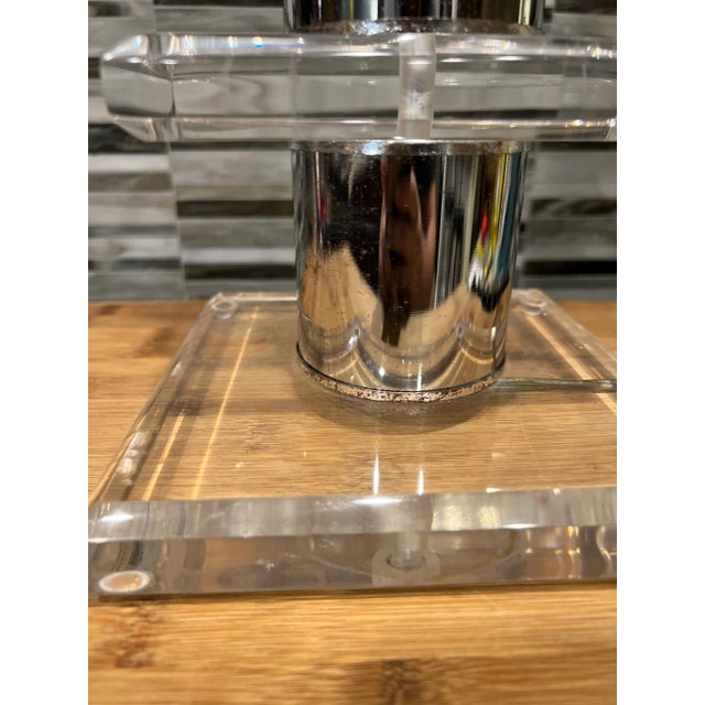 Mid-Century Modern Vintage Mid Century Modern Lucite & Chrome Tiered Table Lamp For Sale - Image 3 of 8