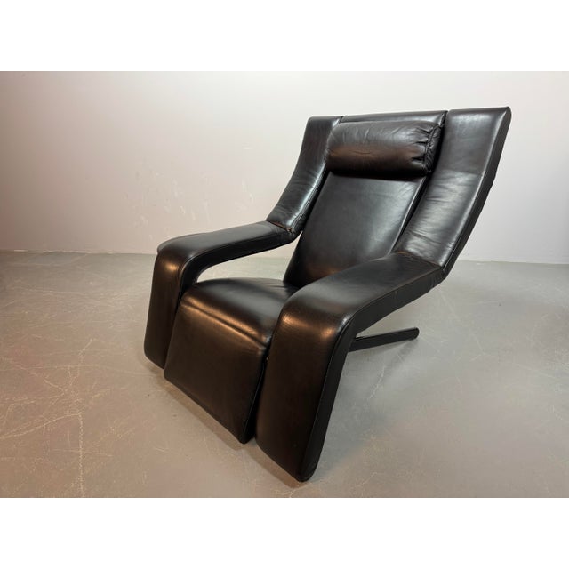 Mid-Century Italian Kilkis Lounge Chair with Ottoman and Integrated Small Side Table in Black Leather by Ammaniti & Vitello for Brunati, Italy, 1960s For Sale - Image 10 of 17