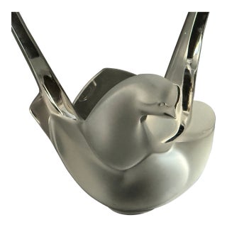 Lalique ‘Sylvie’ Vase Intwined Turtle Doves With Frog 8.5”h Circa 1970 - Excellent Condition For Sale