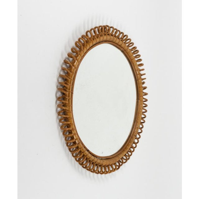 Midcentury beautiful round wall mirror in bamboo and rattan in the style of Franco Albini. Made in Italy in the 1960s. A...