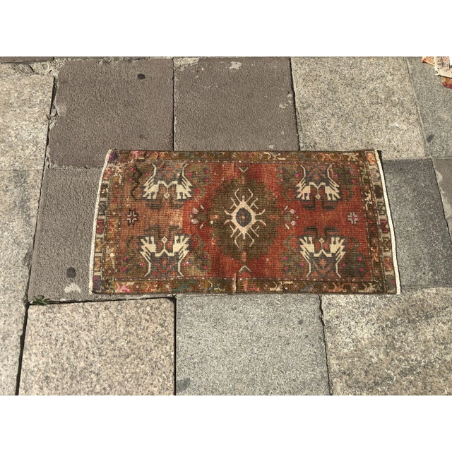 1960s Vintage Red Rug- 1′5″ × 2′10″ For Sale - Image 6 of 6