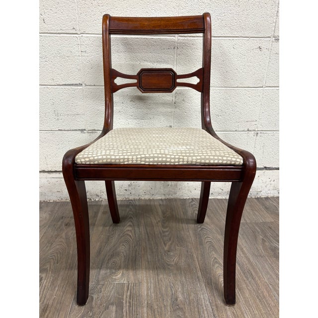 This is a gorgeous vintage Drexel Duncan Phyfe Regency-style dining side chair featuring a distinctive bow-tie shaped...