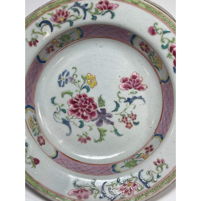 Ceramic 18th Century Pair of Small Chinese Export Famille Rose Porcelain Plates For Sale - Image 7 of 8