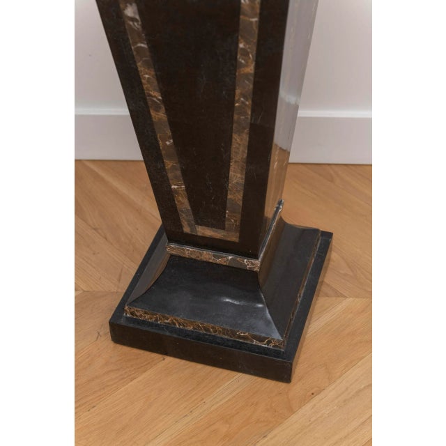 1980s Maitland-Smith Marble Pedestal | 1980s Neoclassical Revival Elegance For Sale - Image 5 of 5