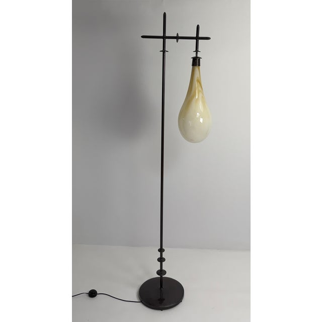 The Vendôme Floor Lamp pairs a slender, bronze‑finished frame with a hand‑blown glass globe with a Caramel coloration. Its...