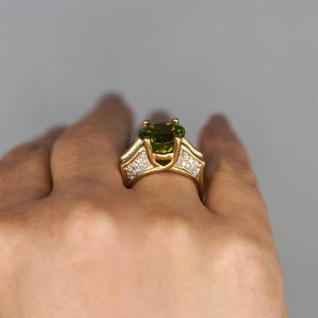 8.17 Carat Round Cut Peridot & Diamond 18k Gold Statement Ring, Size 8.25 For Sale In Miami - Image 6 of 6