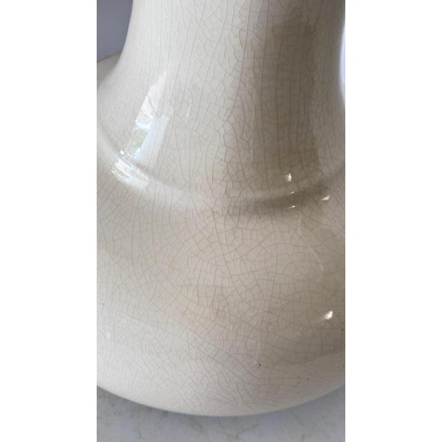 French Art Deco Style Table Lamp in White Crackled Ceramic, 1970s For Sale - Image 6 of 10