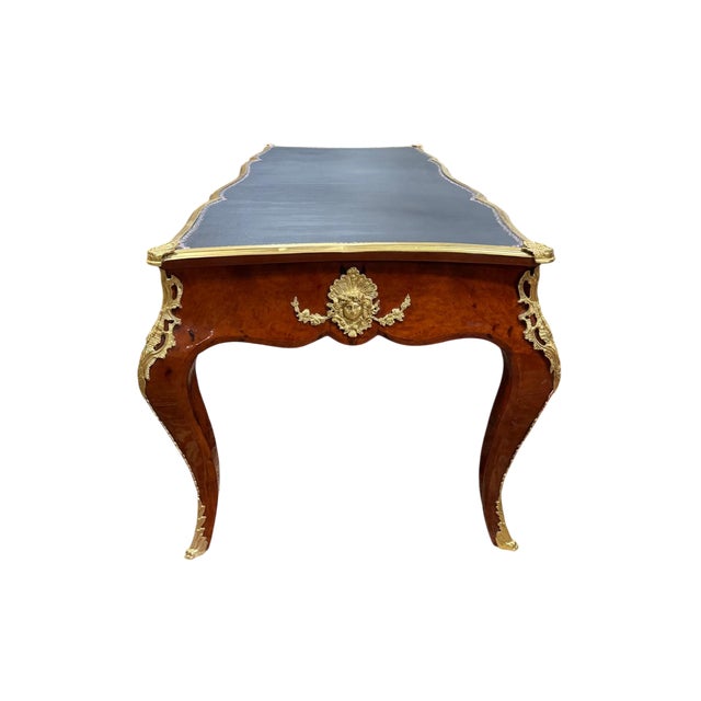 Louis xv style burl wood and gilded bronze (ormolu) bureau plat writing desk – 19th century add a touch of majestic...