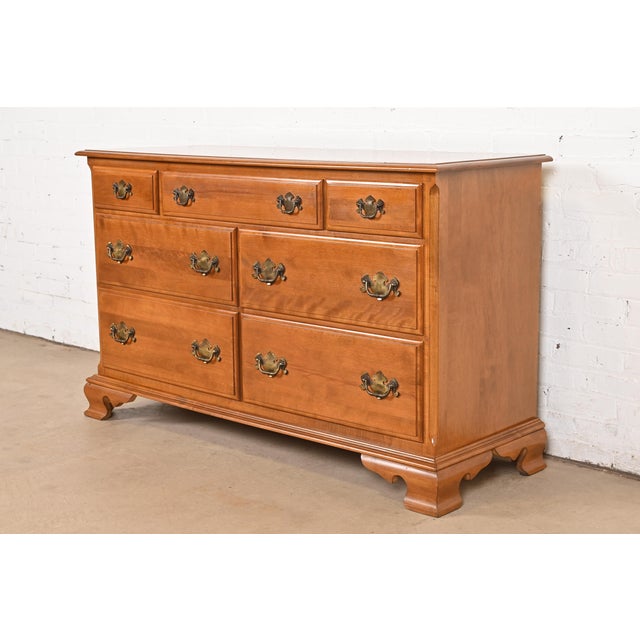 Ethan Allen American Colonial Solid Maple Seven-Drawer Dresser, 1970s For Sale - Image 12 of 12