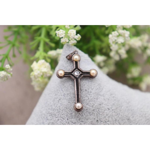 Gold Cross Pendant with Paw Print and Diamonds, 19th Century For Sale - Image 6 of 6