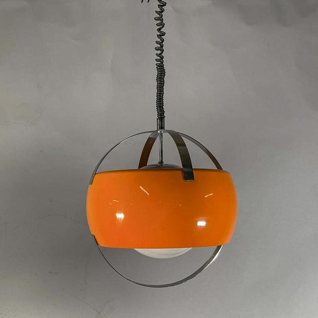 This spherical space age-style chandelier embodies the modernist aesthetic of the 1970s. The piece stands out for its...