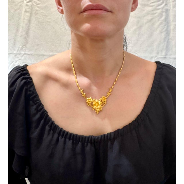 24 Karat Pure Gold Hand Made Yellow Gold Solid Flower Necklace, 37 Gm, 18 Inch For Sale - Image 14 of 18